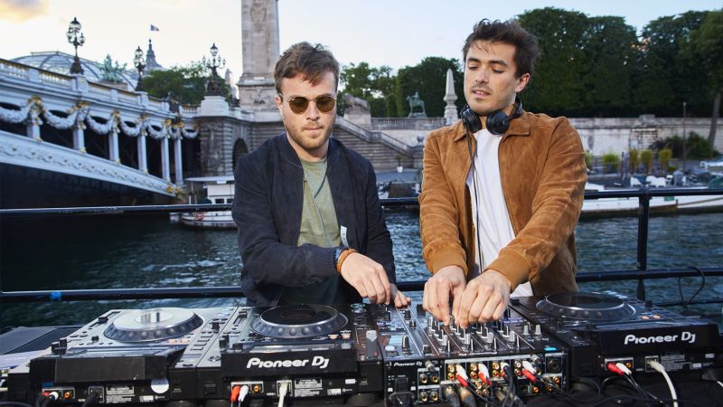 Fichier:Bon Entendeur background.jpg