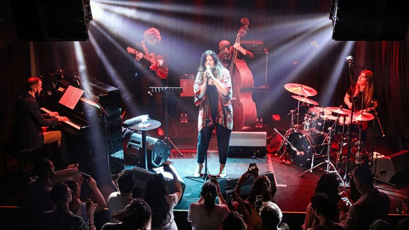 Fichier:Cecilia Krull background.jpg