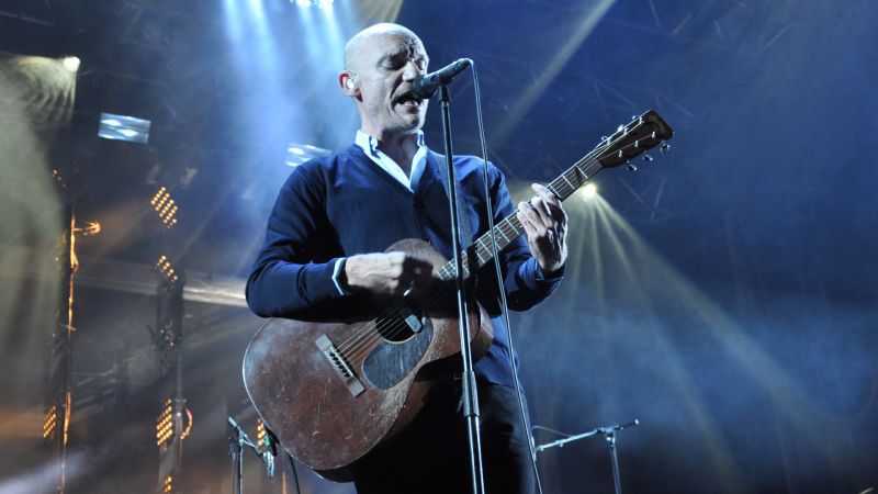 Fichier:Gaetan Roussel background.jpg