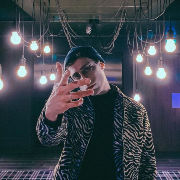 Fichier:Hidden Face.jpg