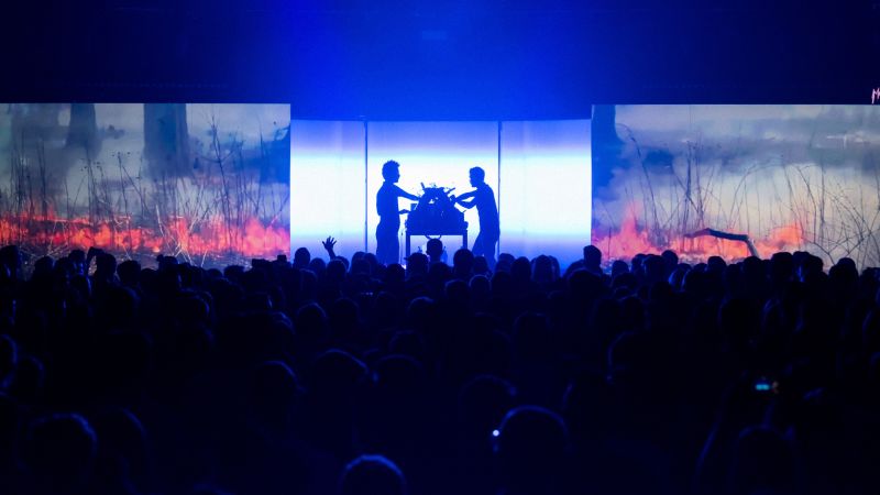 Fichier:The Blaze background.jpg