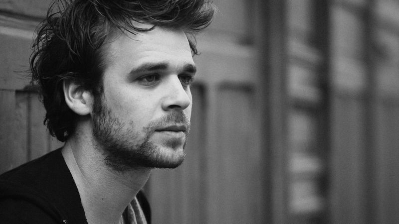 Fichier:Cyril Mokaiesh background.jpg